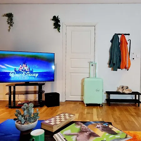 Prime Location Amazing King Bed Colorful Oasis * ברגן