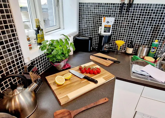 Prime Location Amazing King Bed Colorful Oasis 公寓