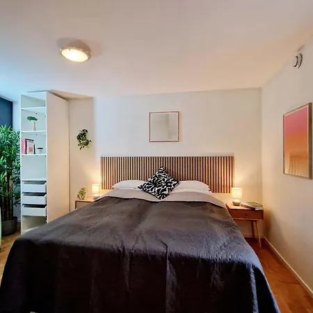 Prime Location Amazing King Bed Colorful Oasis * ברגן